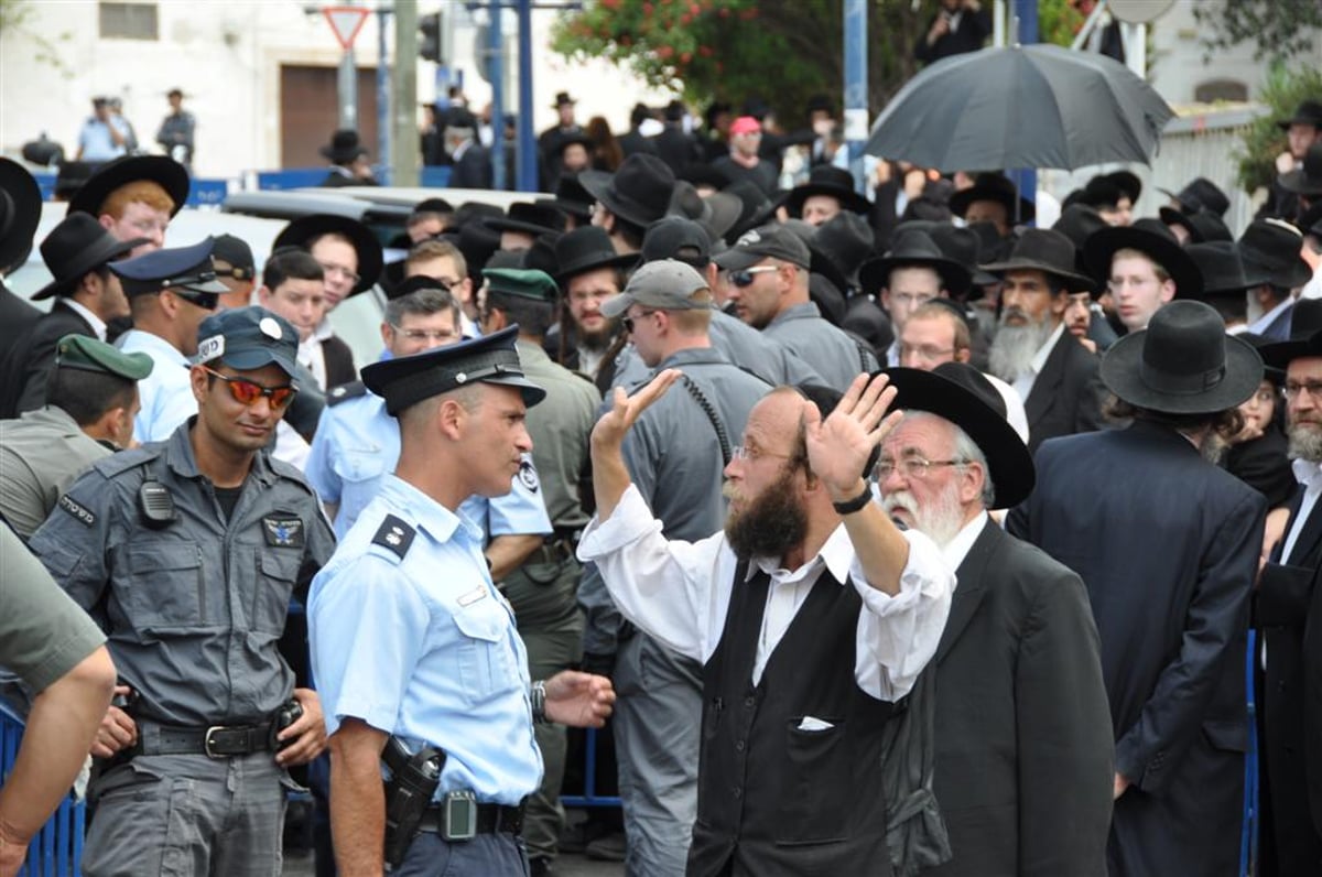 חיזוק מפתיע: הגר"ח הגיע למחות נגד החפירות ביפו