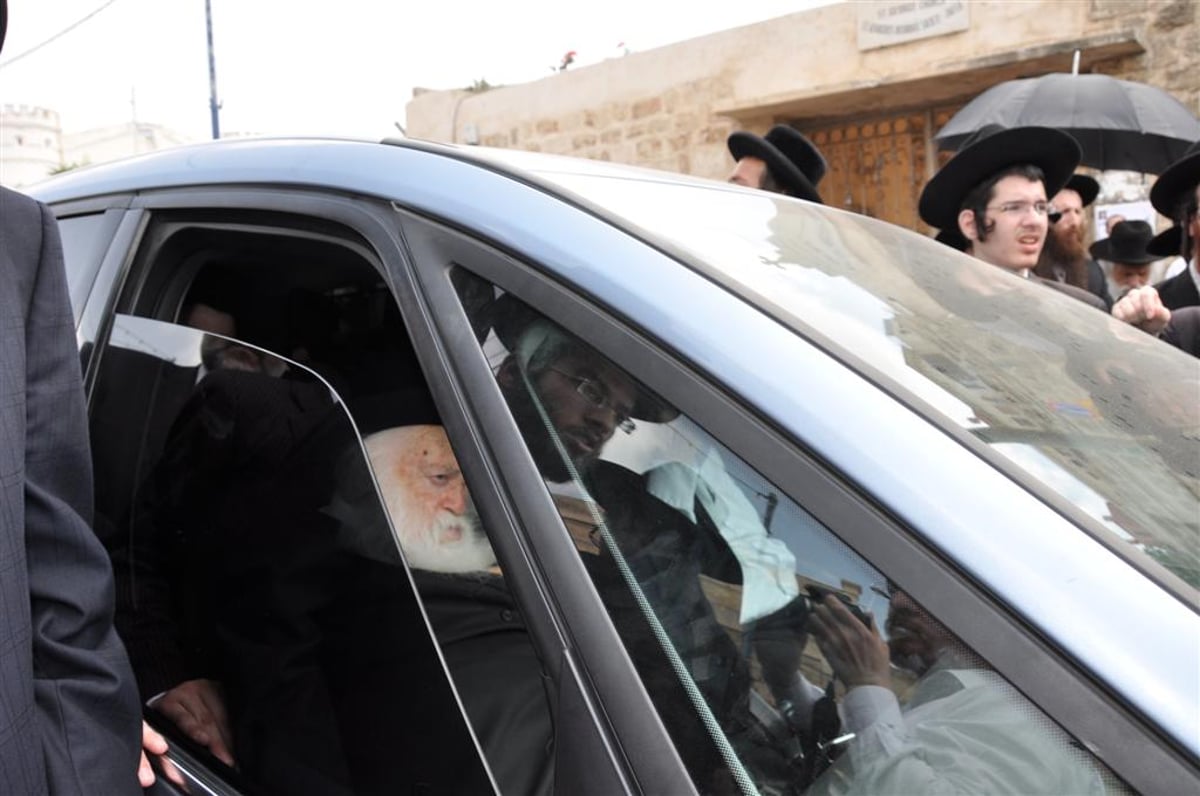 חיזוק מפתיע: הגר"ח הגיע למחות נגד החפירות ביפו