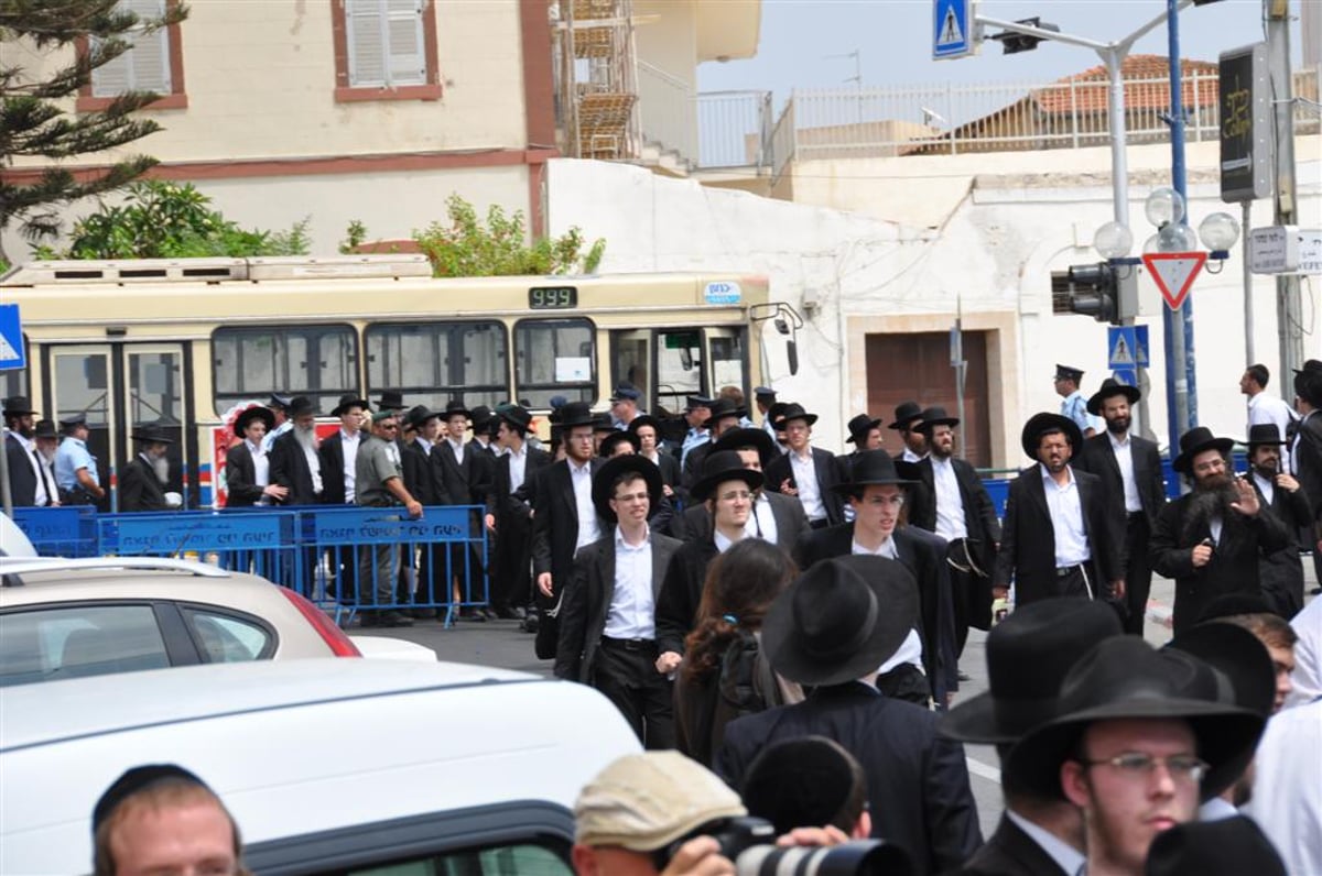 חיזוק מפתיע: הגר"ח הגיע למחות נגד החפירות ביפו