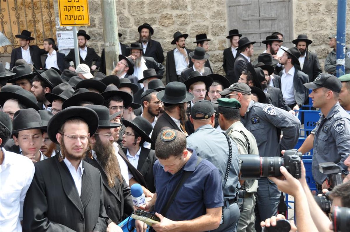 חיזוק מפתיע: הגר"ח הגיע למחות נגד החפירות ביפו