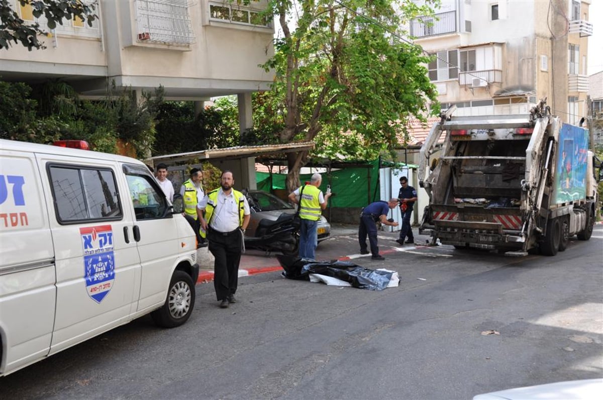 מזעזע: משאית מחצה קשיש בבני-ברק - צפו בוידאו ותמונות