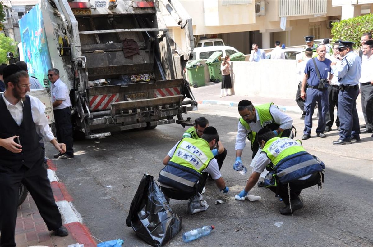 מזעזע: משאית מחצה קשיש בבני-ברק - צפו בוידאו ותמונות