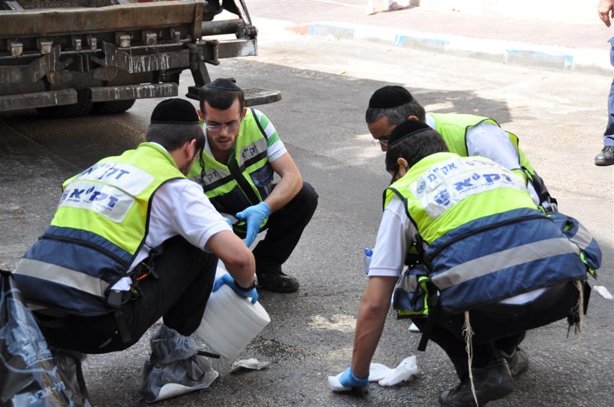 מזעזע: משאית מחצה קשיש בבני-ברק - צפו בוידאו ותמונות