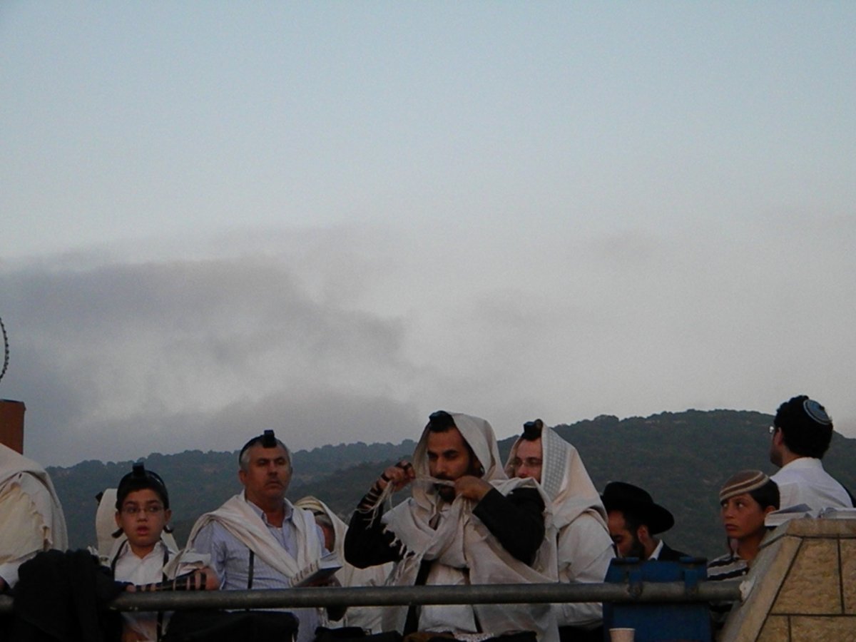 אלפים באו אמש לצפת  לרגל הילולת האר"י הקדוש  כתב "כיכר השבת" סובב בין צפת למירון  ומביא תיעוד   בלעדי