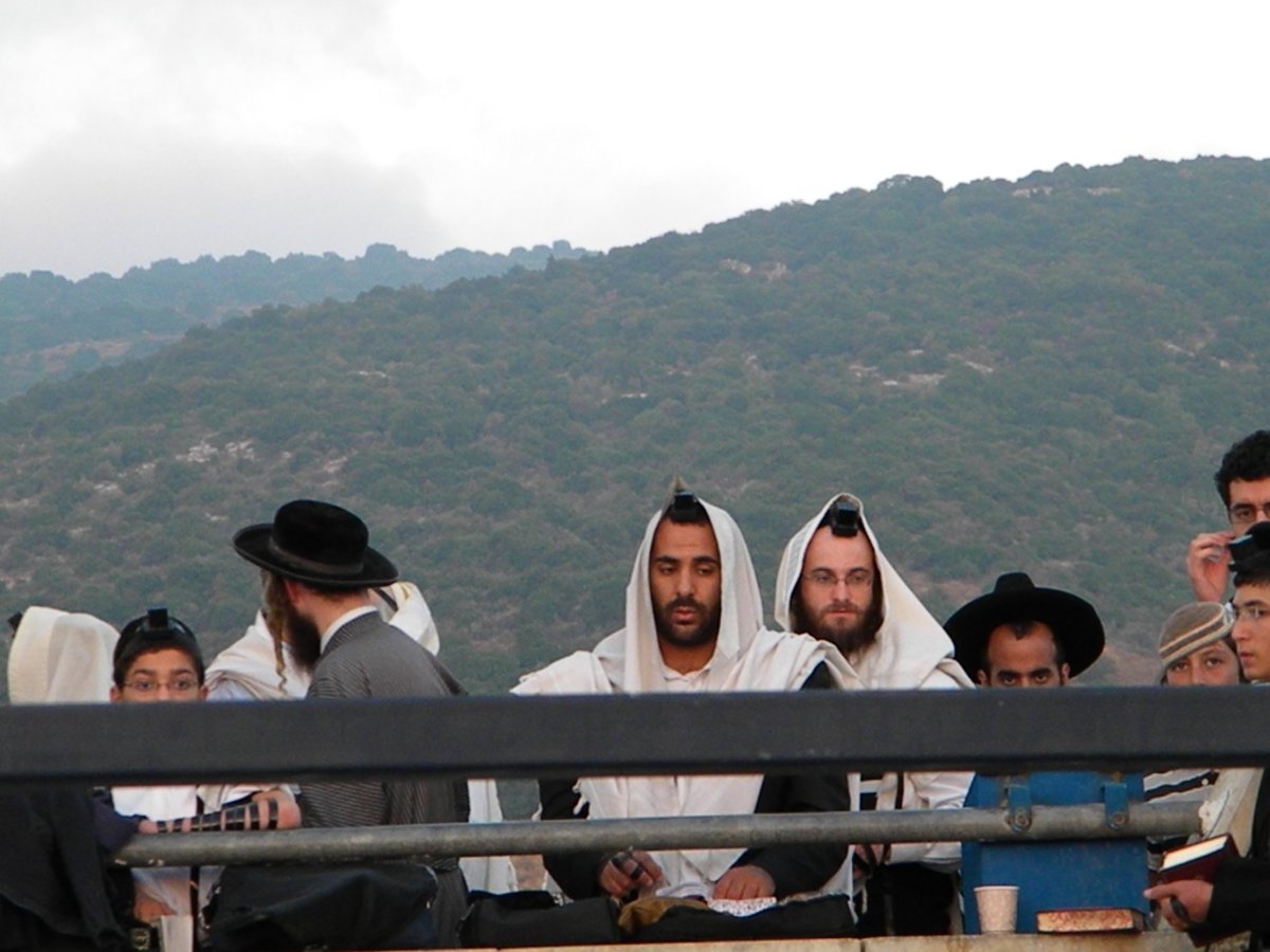 אלפים באו אמש לצפת  לרגל הילולת האר"י הקדוש  כתב "כיכר השבת" סובב בין צפת למירון  ומביא תיעוד   בלעדי