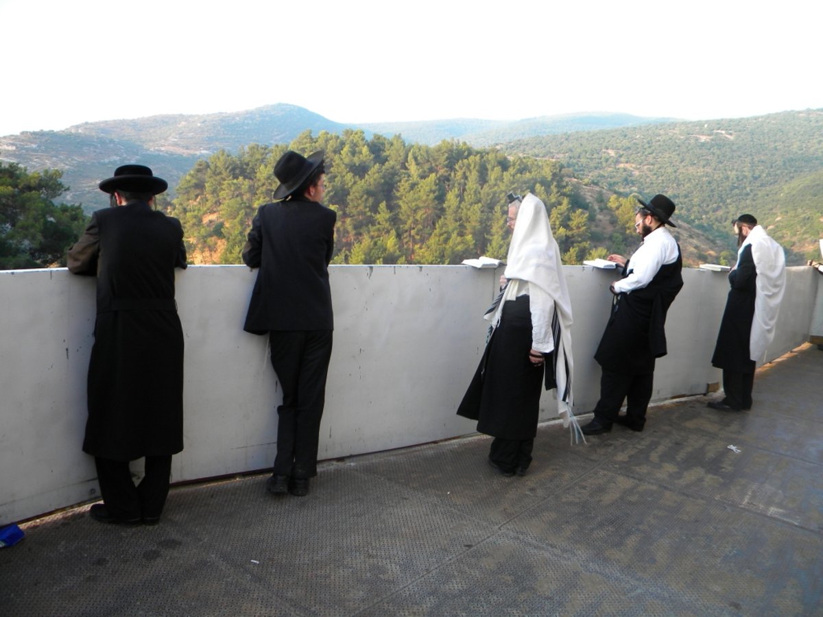 אלפים באו אמש לצפת  לרגל הילולת האר"י הקדוש  כתב "כיכר השבת" סובב בין צפת למירון  ומביא תיעוד   בלעדי