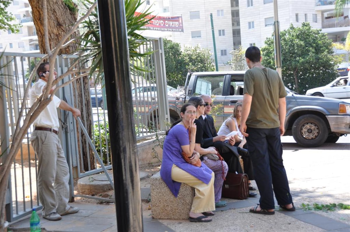 תיעוד: ארגון חרדי נגד הכת המסוכנת "הרי קרישנה"