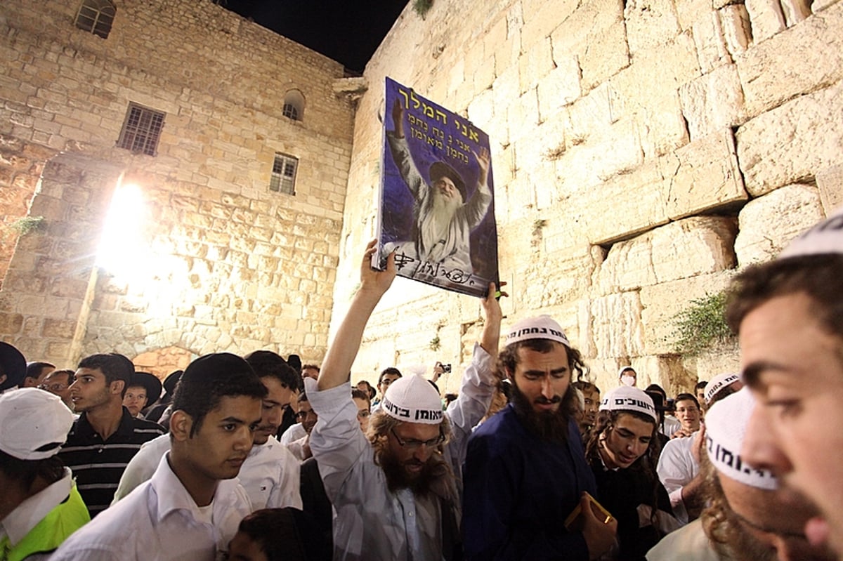 מהומה בכותל: "ננחים" רקדו, מתפללים זעמו