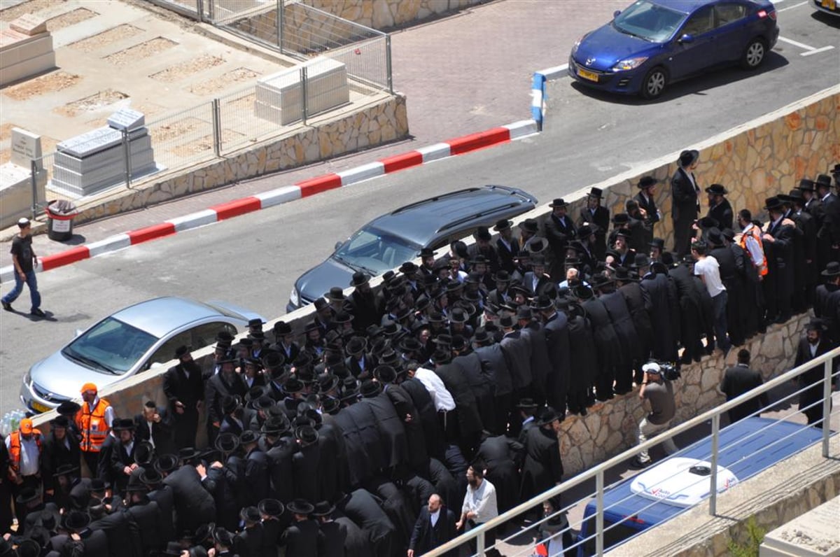 פרידה: שבעת בני המשפחה נטמנו ב"הר המנוחות"