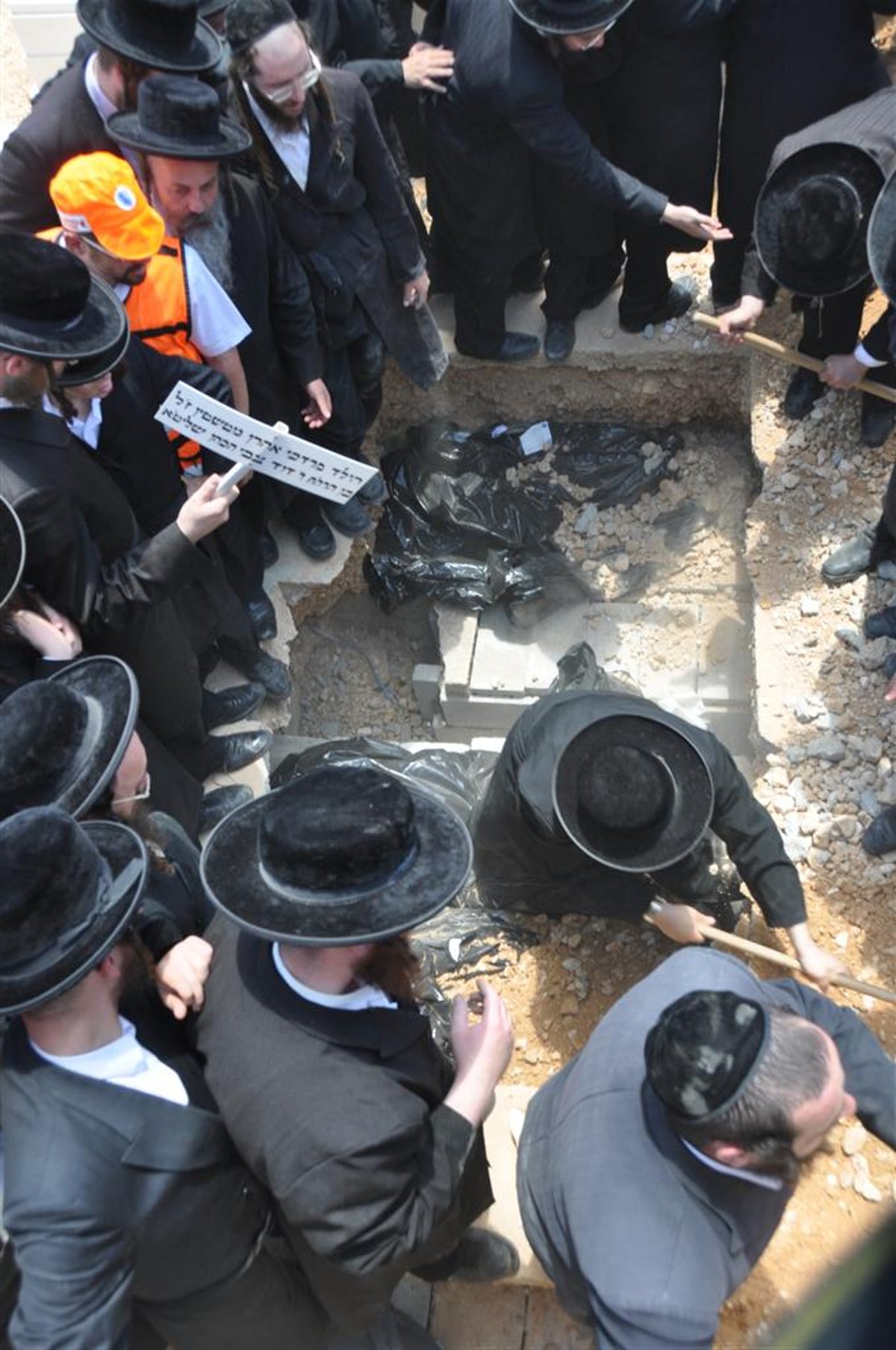 פרידה: שבעת בני המשפחה נטמנו ב"הר המנוחות"