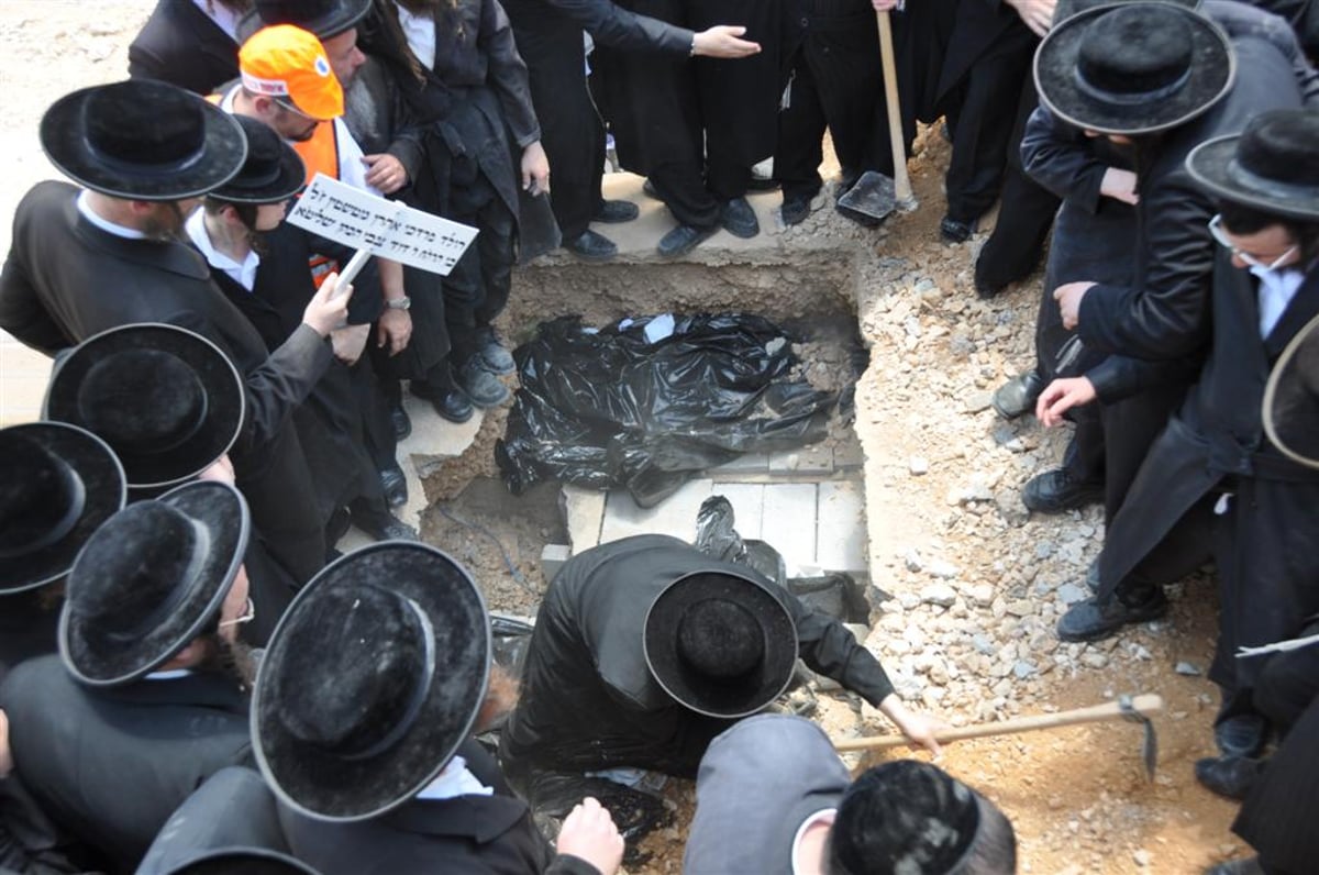 פרידה: שבעת בני המשפחה נטמנו ב"הר המנוחות"