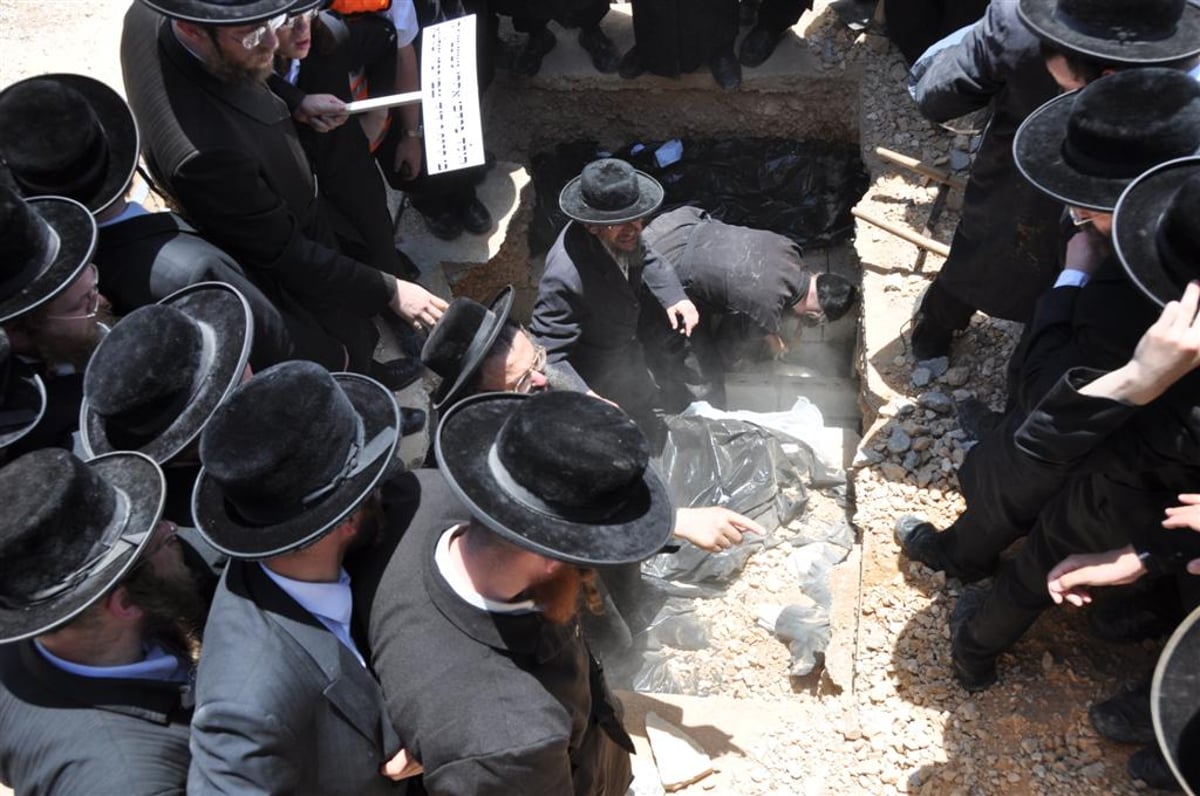 פרידה: שבעת בני המשפחה נטמנו ב"הר המנוחות"