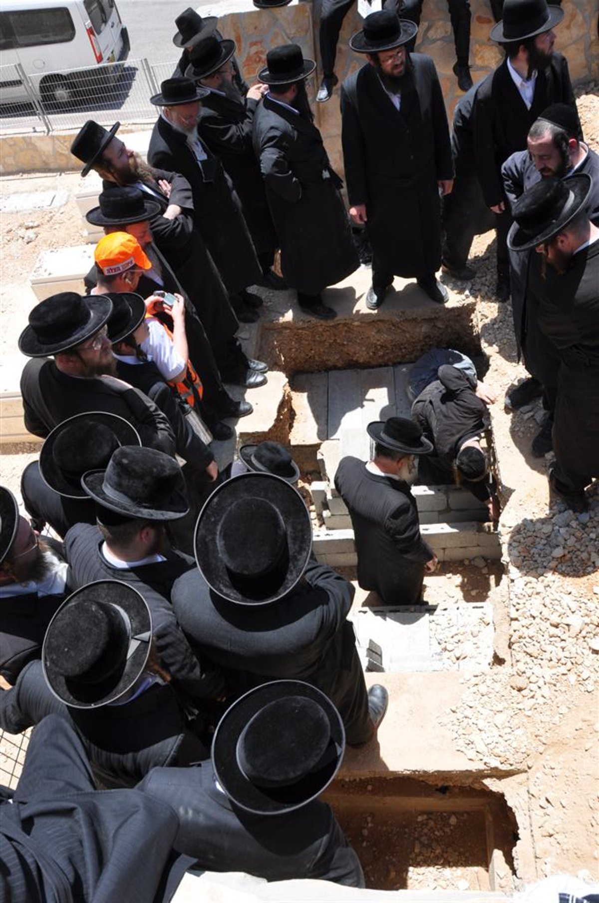 פרידה: שבעת בני המשפחה נטמנו ב"הר המנוחות"