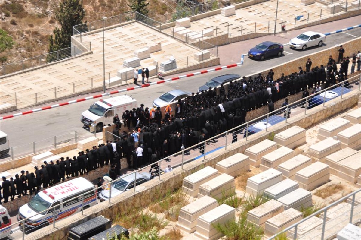 פרידה: שבעת בני המשפחה נטמנו ב"הר המנוחות"