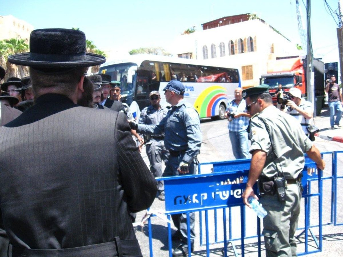 שגרה ביפו: מחאה נגד חילול הקברים