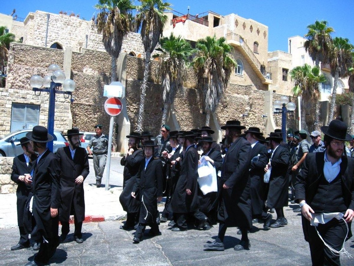 שגרה ביפו: מחאה נגד חילול הקברים