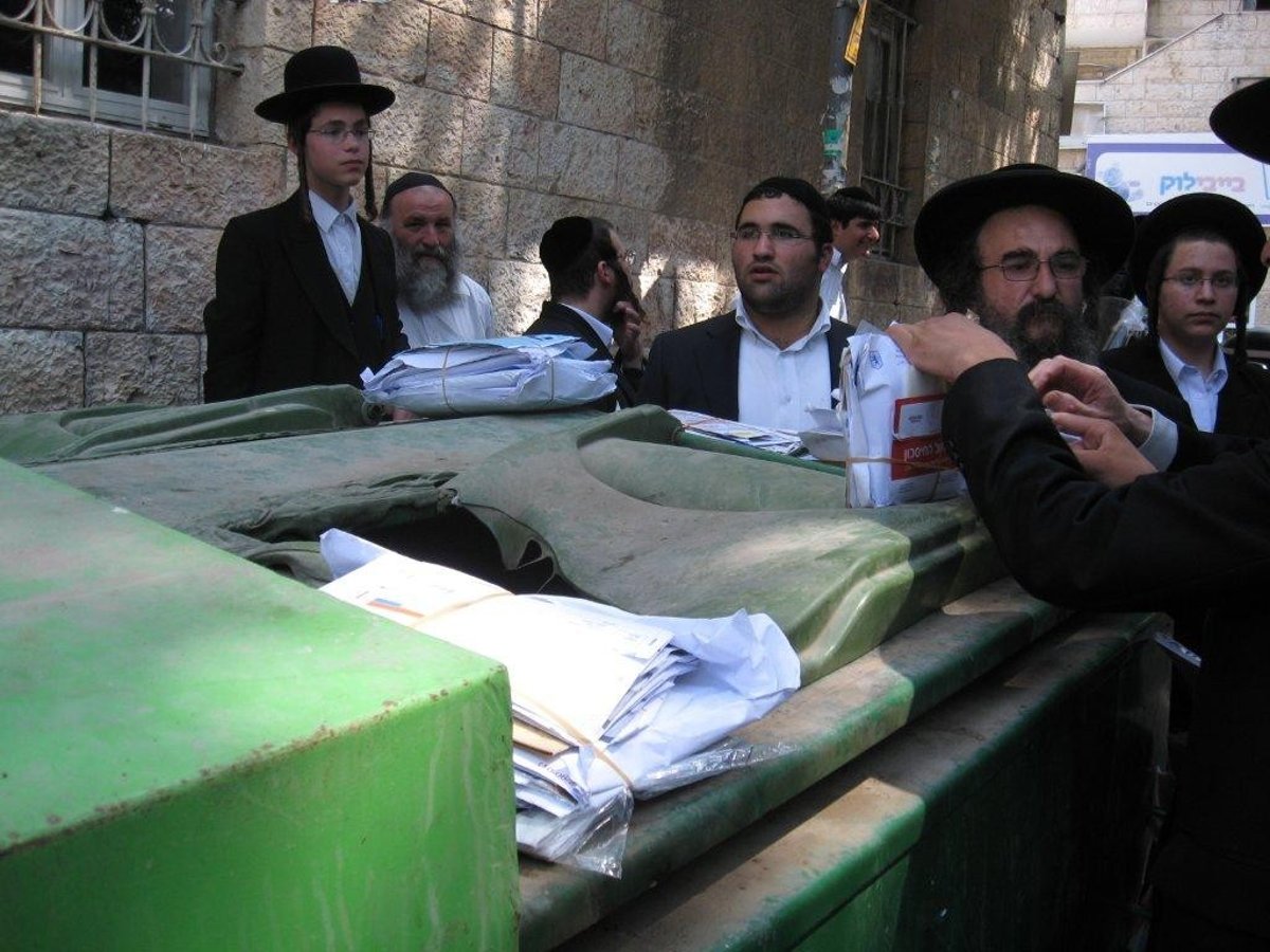 שערורייה בגאולה: הדוור זרק את הדואר לזבל