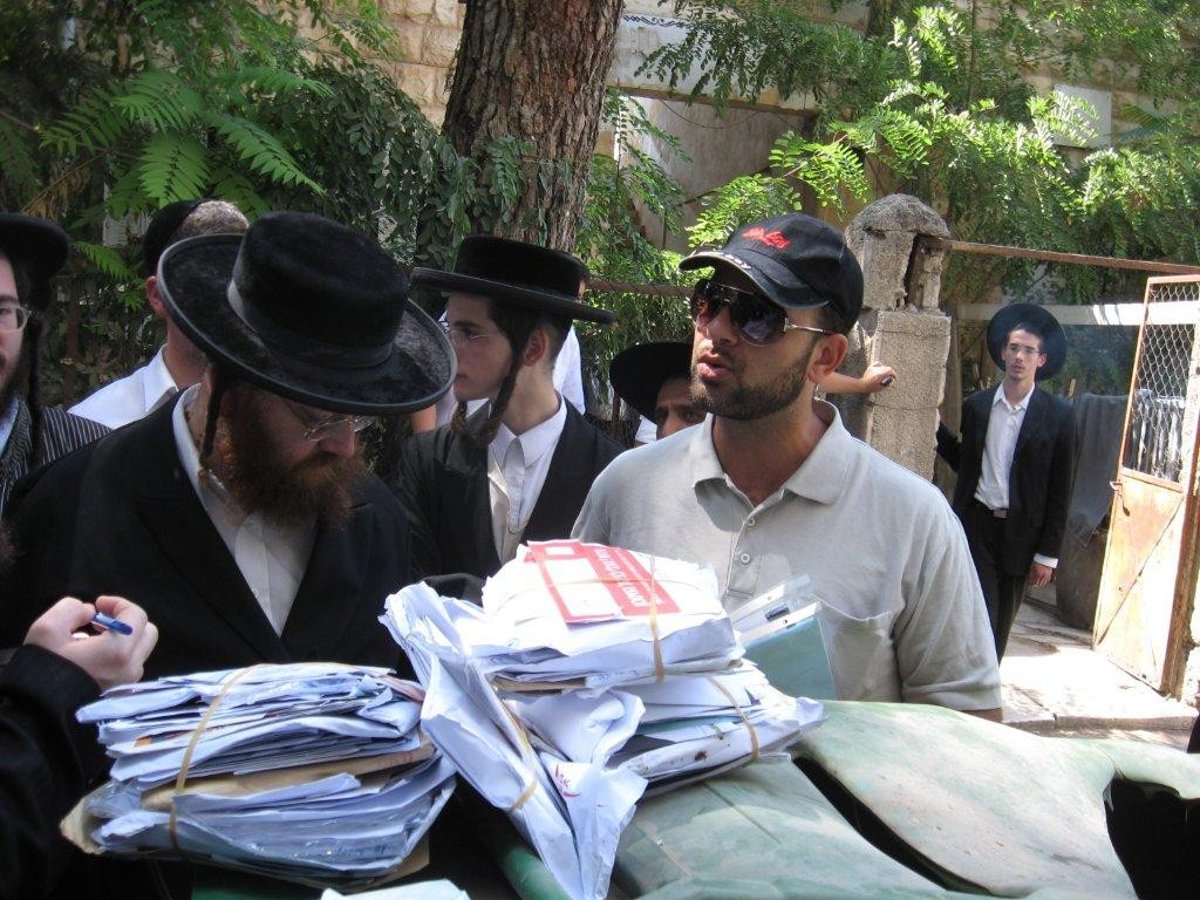 שערורייה בגאולה: הדוור זרק את הדואר לזבל