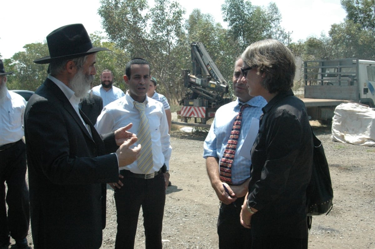 שגרירת אוסטרליה ביקרה בכפר-חב"ד