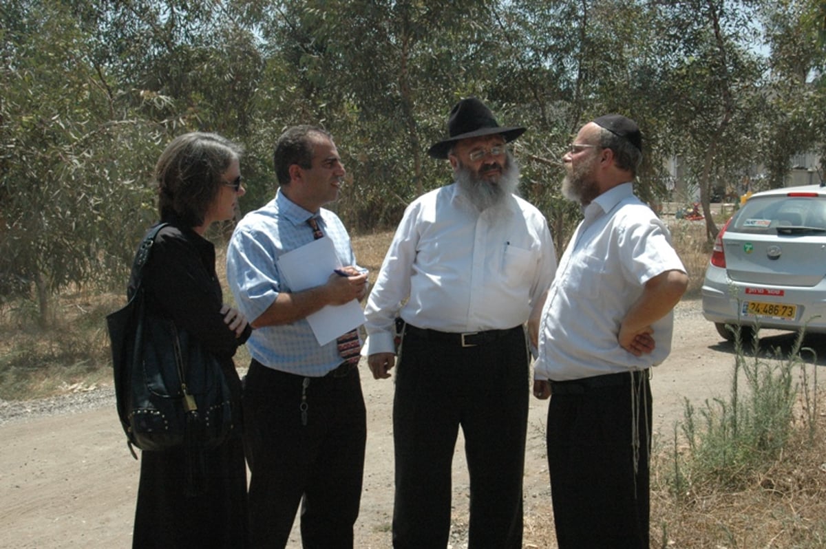 שגרירת אוסטרליה ביקרה בכפר-חב"ד