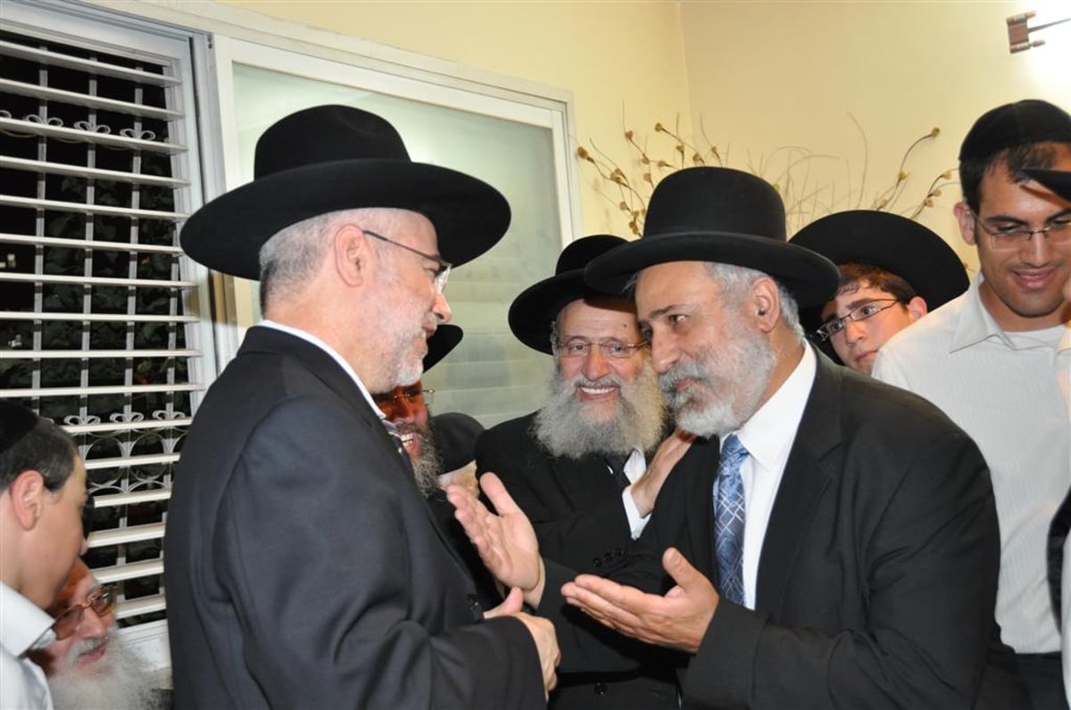 הגר"ע יוסף על בניזרי: "אוהב אותו יותר מבני"