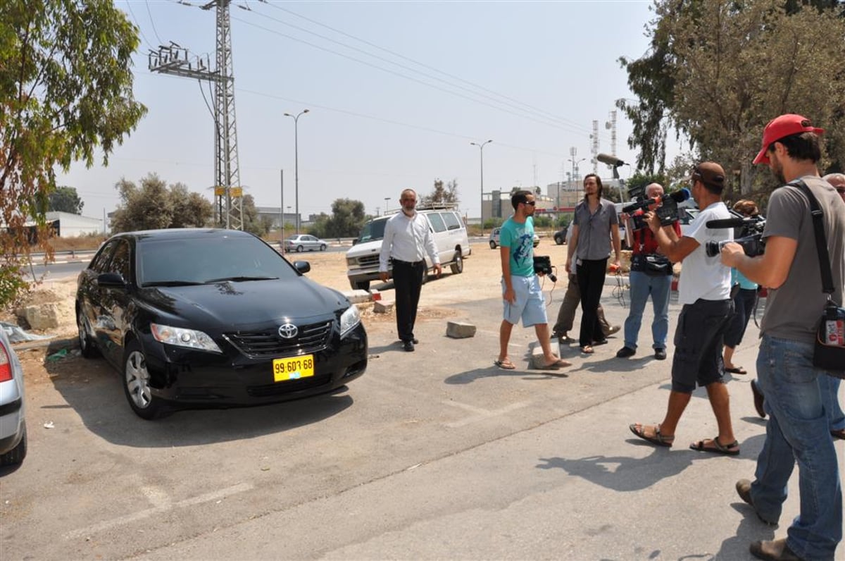 שנה אחרי: בניזרי משתחרר מהכלא; הערב: בנו מתארס