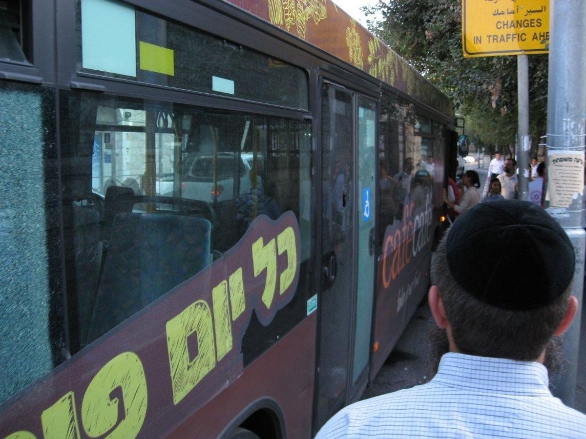 "הסיקריקים" זרקו אבנים על אוטובוס של ילדים מיוחדים