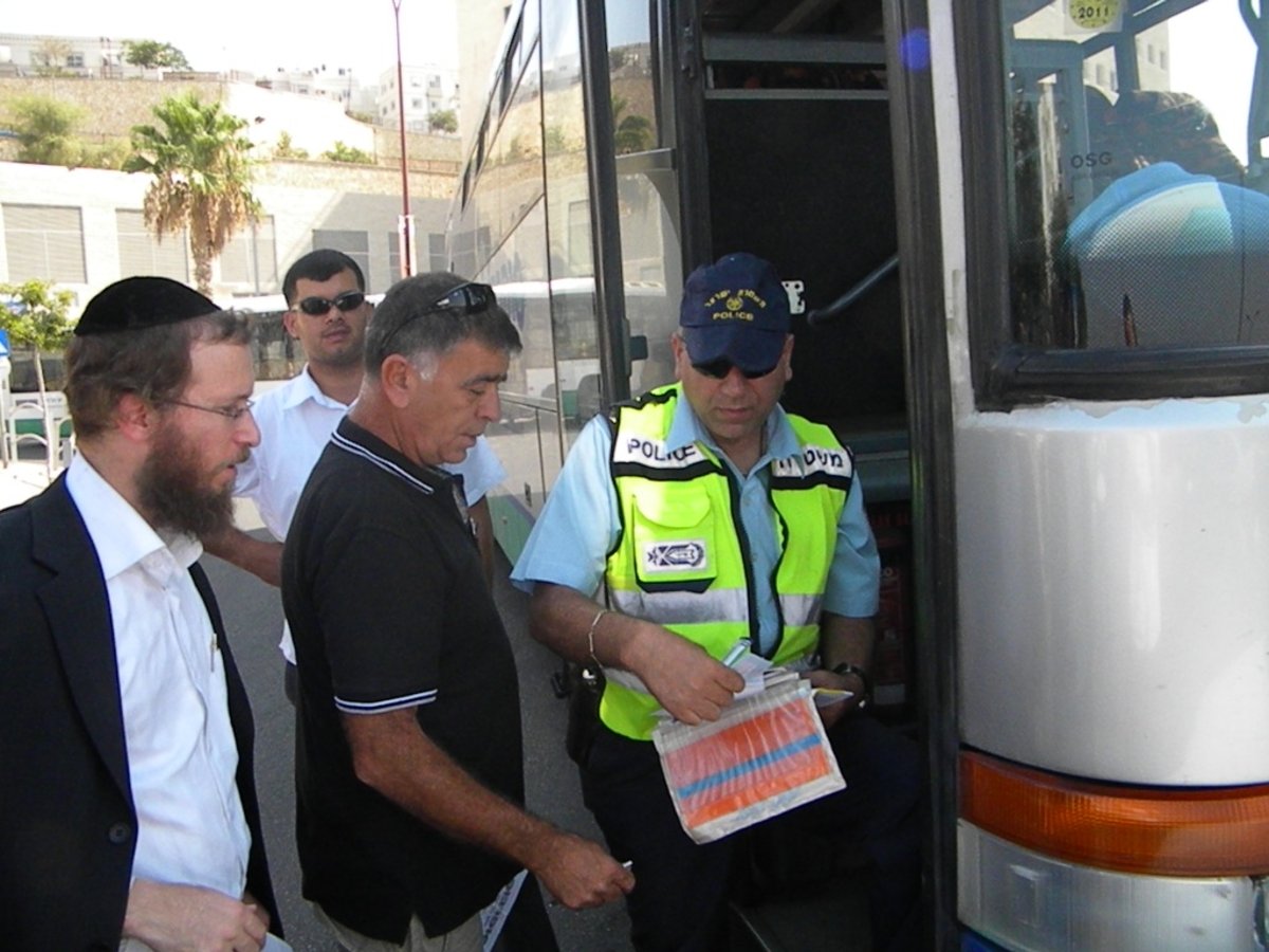 סופר-בום: אוטובוס התנגש ברכב במודיעין-עלית