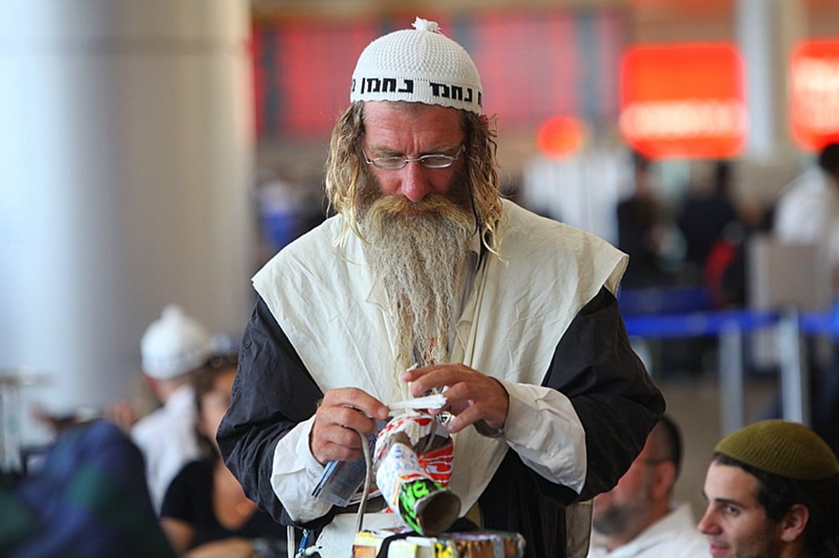 רבבות בדרכם לאומן: צלם "כיכר השבת" עם הנוסעים