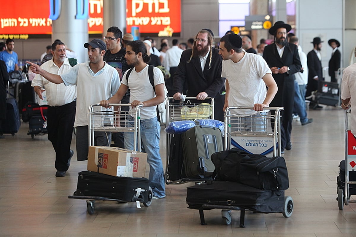 רבבות בדרכם לאומן: צלם "כיכר השבת" עם הנוסעים