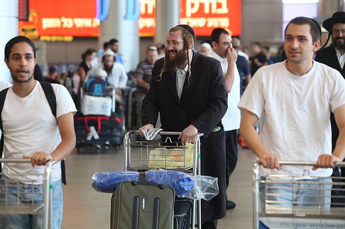 רבבות בדרכם לאומן: צלם "כיכר השבת" עם הנוסעים