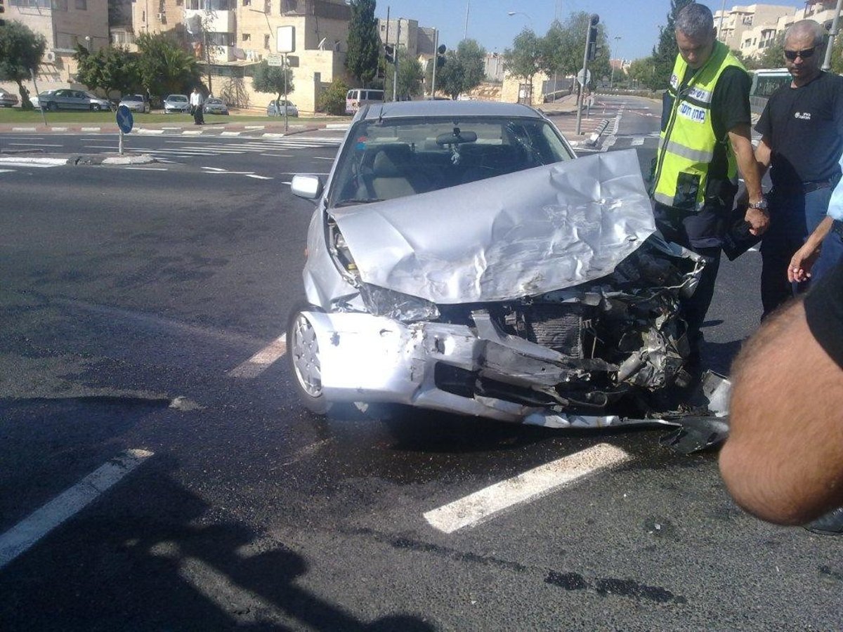 תאונה קשה בירושלים: עשרות פצועים