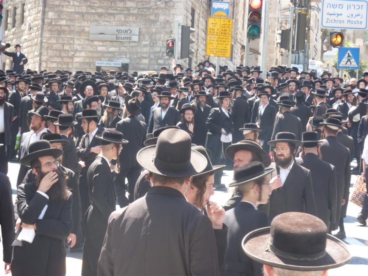 זעקות בכיכר: "רבותיי, נלך לחטוף מכות. זכות גדולה"