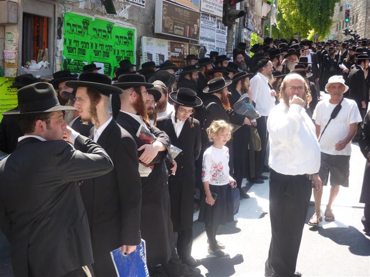 זעקות בכיכר: "רבותיי, נלך לחטוף מכות. זכות גדולה"