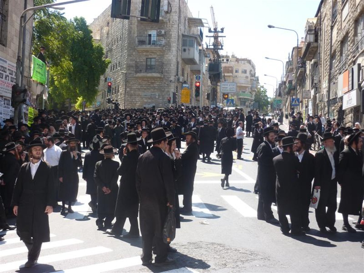 זעקות בכיכר: "רבותיי, נלך לחטוף מכות. זכות גדולה"