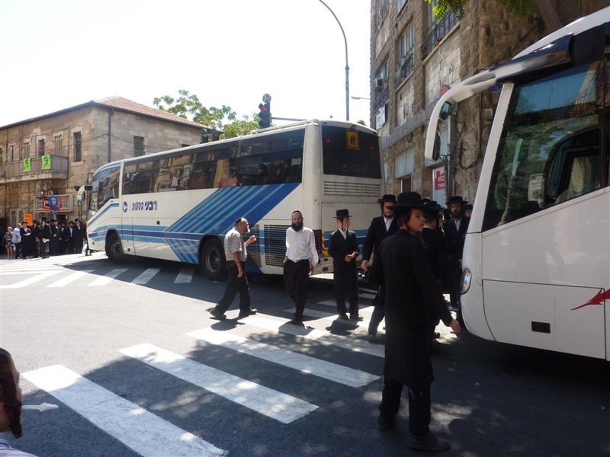 זעקות בכיכר: "רבותיי, נלך לחטוף מכות. זכות גדולה"