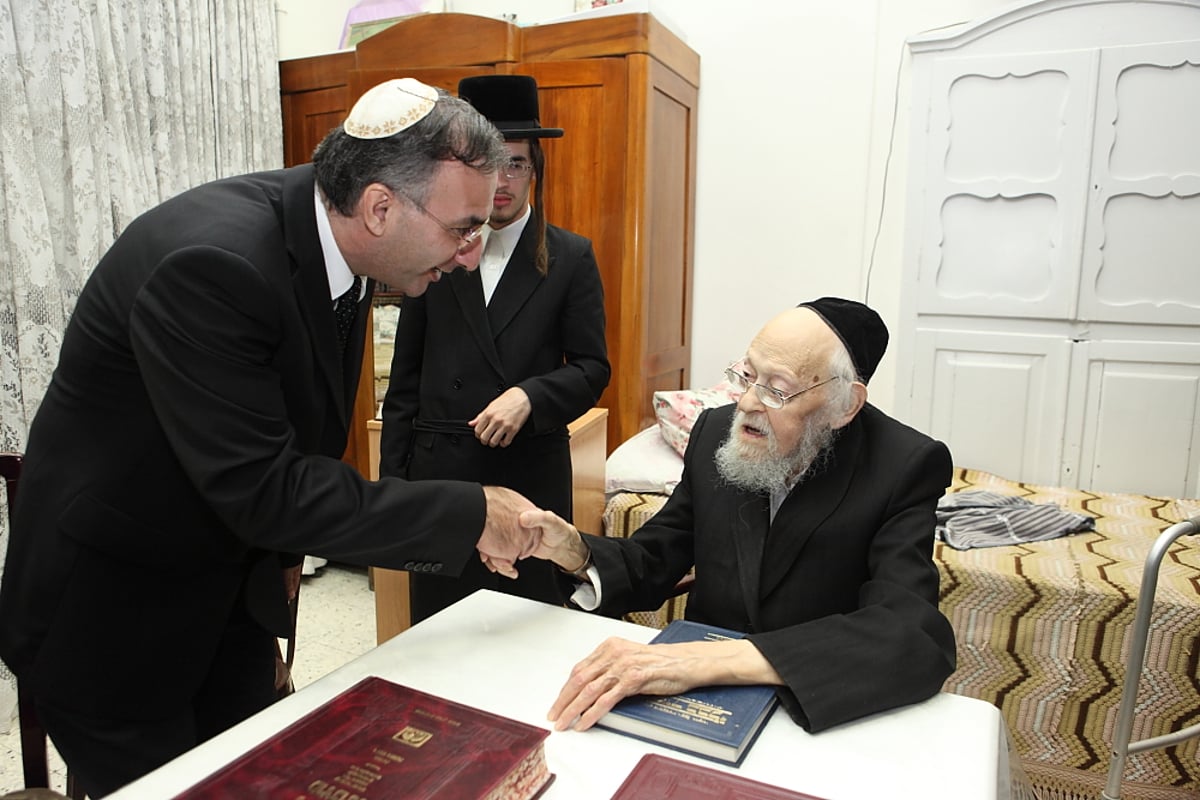 מרן הגרי"ש אלישיב: "כלל ישראל צריך רחמים גדולים"