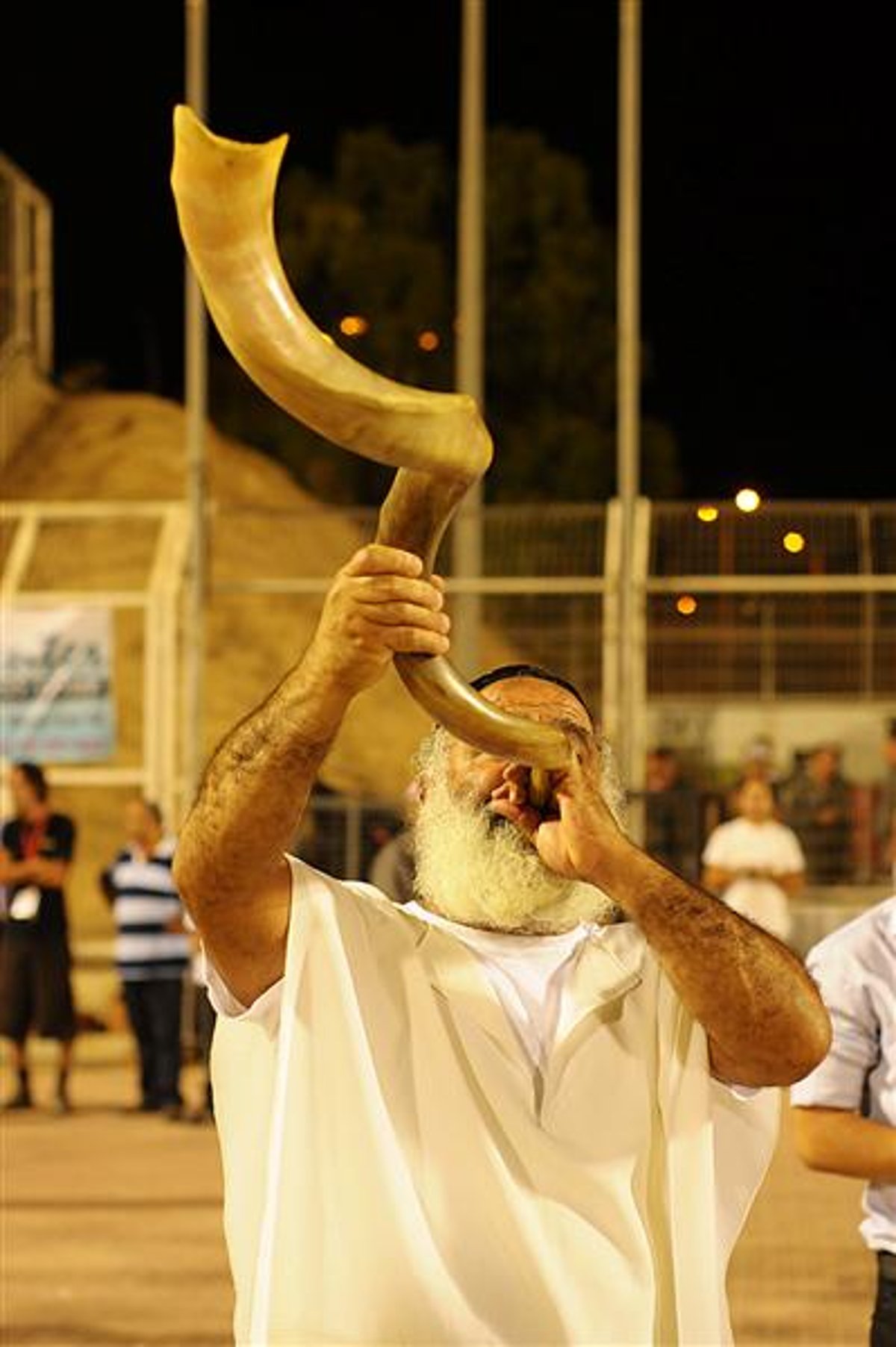 תיעוד מרהיב: הסליחות באצטדיון הרעידו את באר שבע