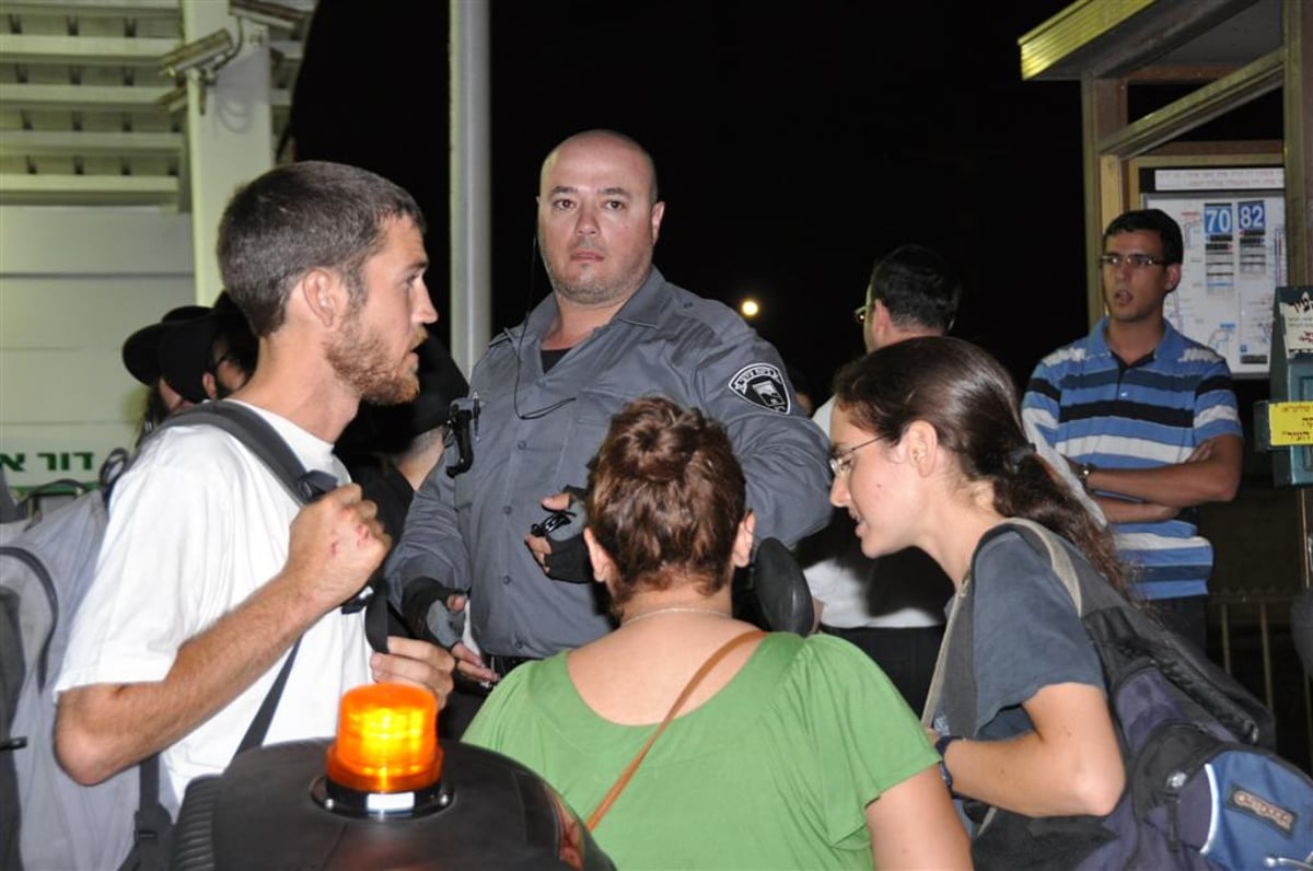 תיעוד: מסיונרים באו לבני-ברק - וגורשו