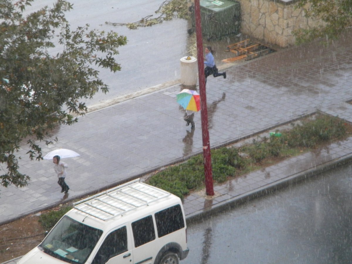 צפו בתמונות רטובות: גשם ראשון השנה