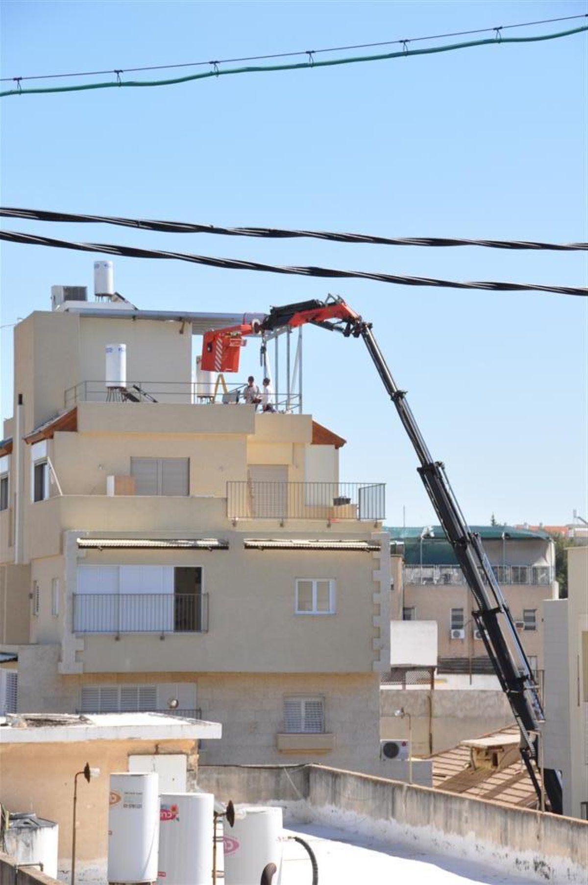 בני-ברק: זלזלו בצווים ואיבדו את הגג