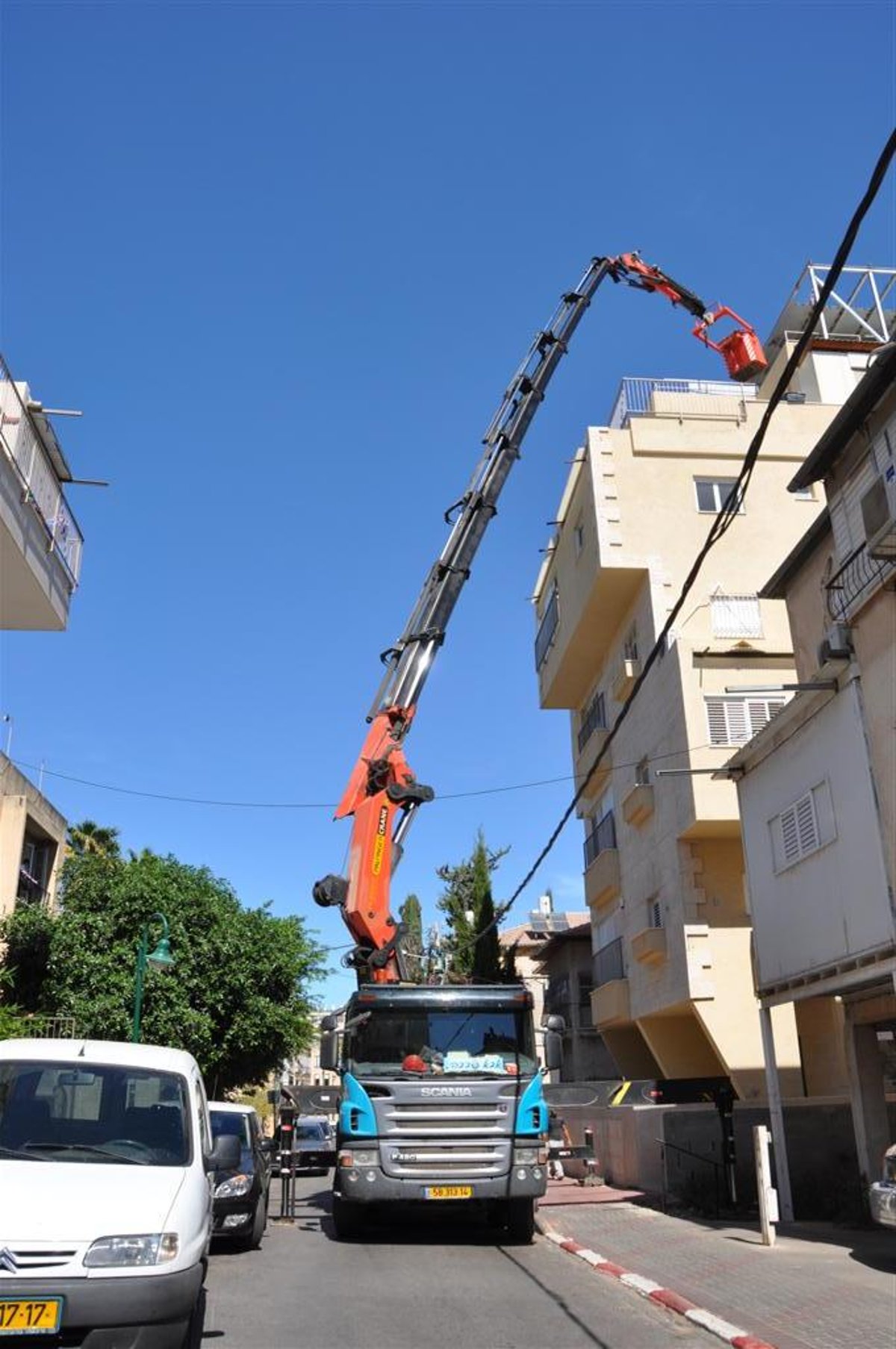 בני-ברק: זלזלו בצווים ואיבדו את הגג