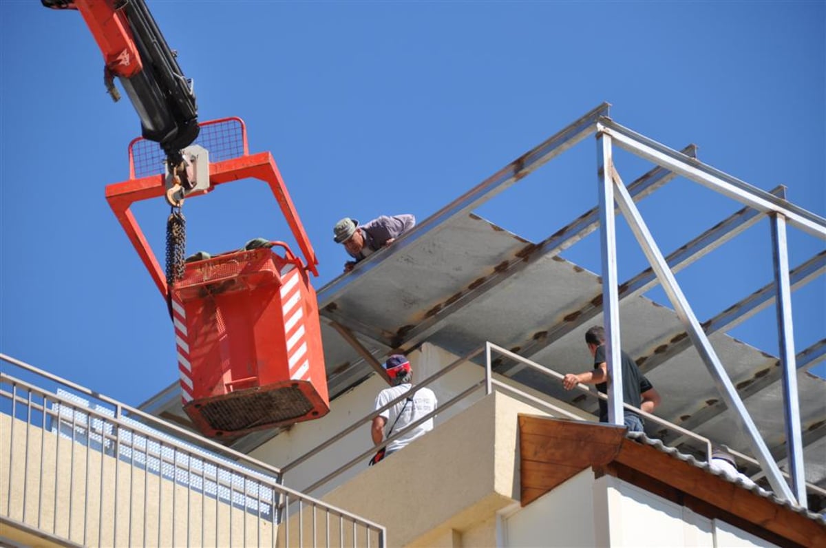 בני-ברק: זלזלו בצווים ואיבדו את הגג