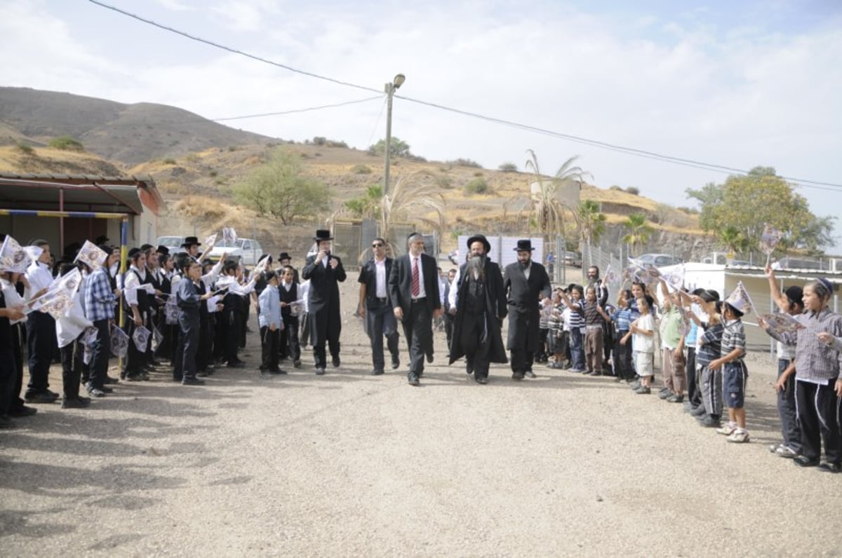 השר אלי ישי הופתע: אין גזענות ביבנאל