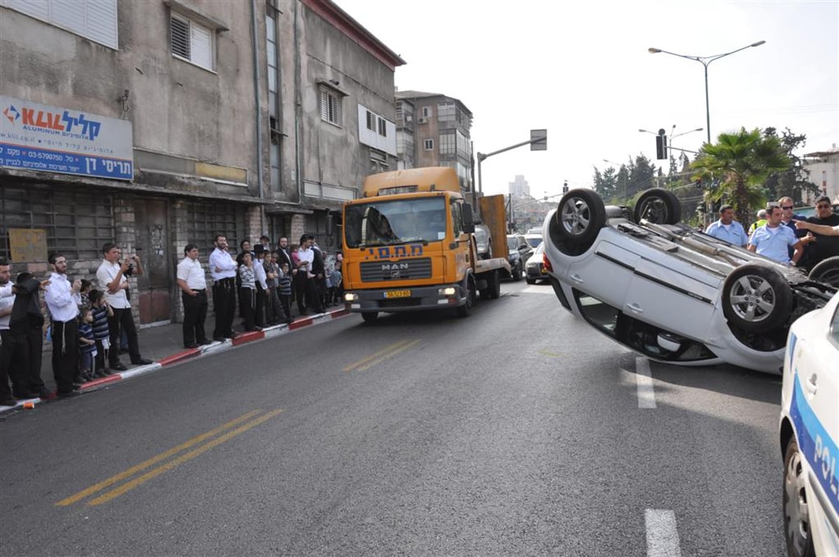 תיעוד: הרכב התהפך, הנהג יצא ללא פגע