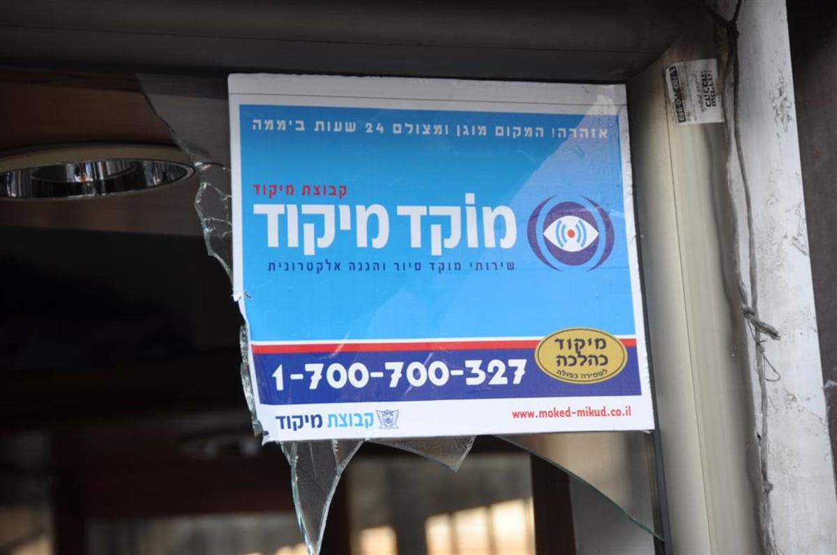 בני-ברק: אלמונים גנבו חנוכיות מחנות כלי-כסף