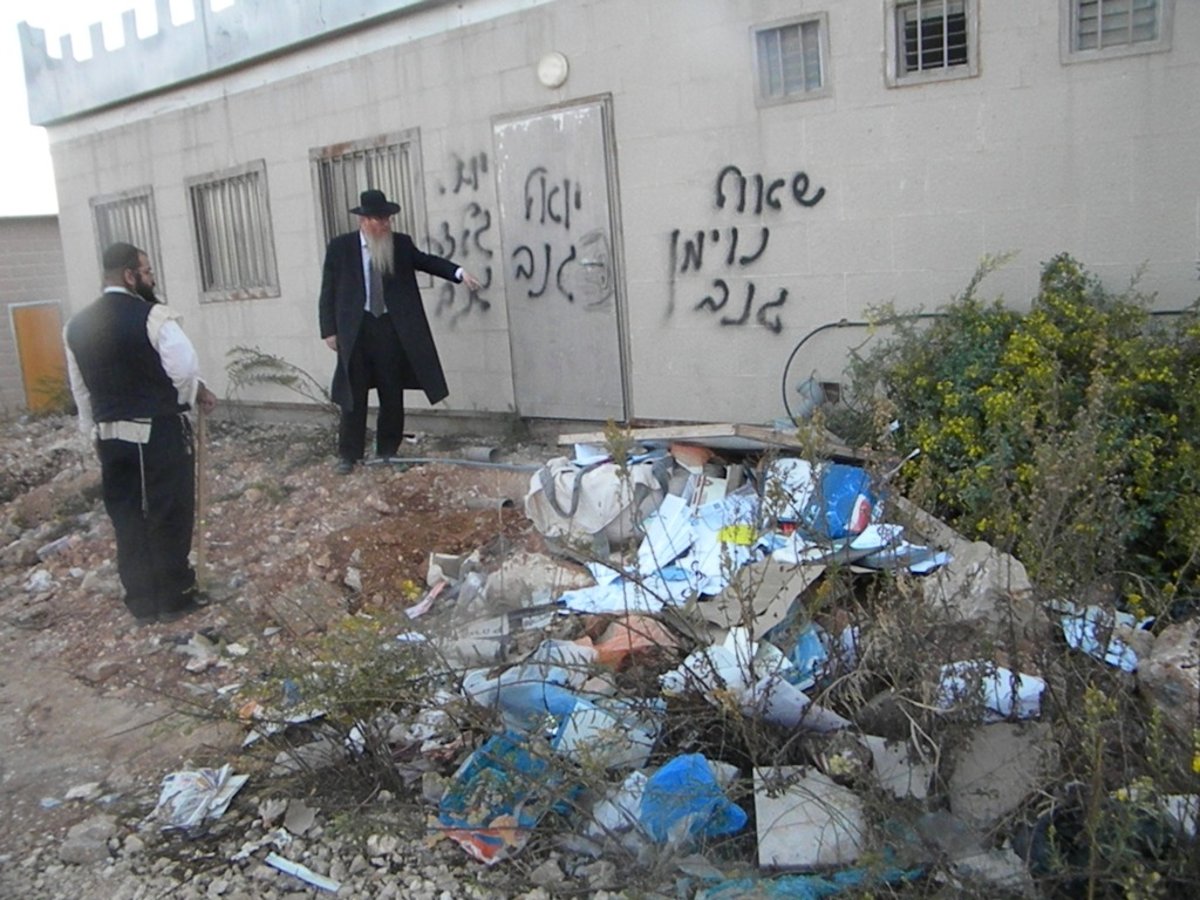 נאצה על בית-כנסת בברכפלד: "גנבים"