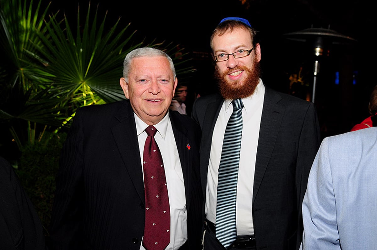 השגרירה הציעה: "תחגגו אצלי בבית"