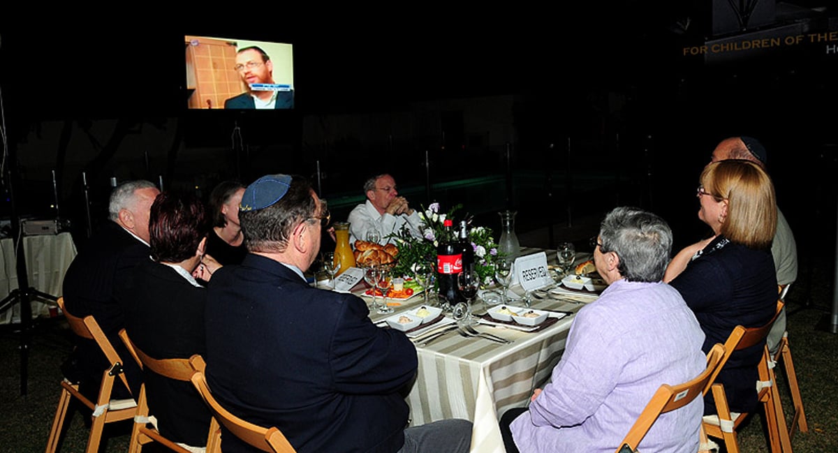 השגרירה הציעה: "תחגגו אצלי בבית"