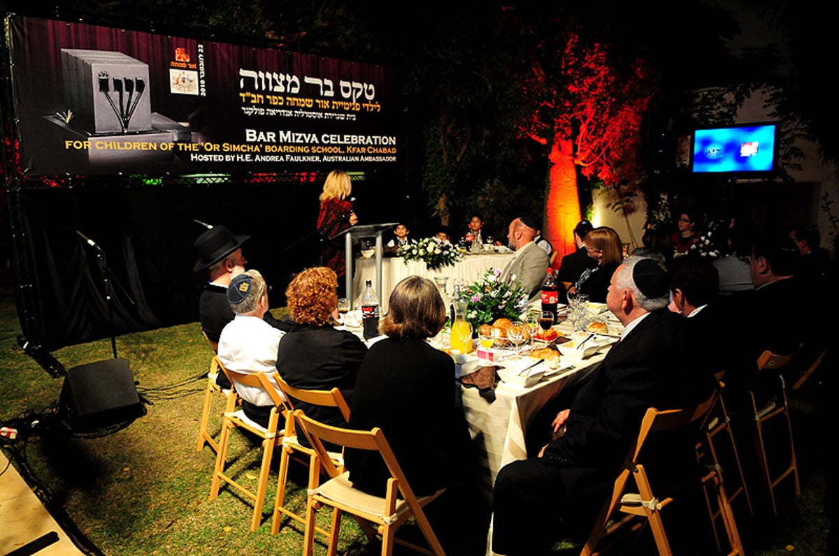 השגרירה הציעה: "תחגגו אצלי בבית"